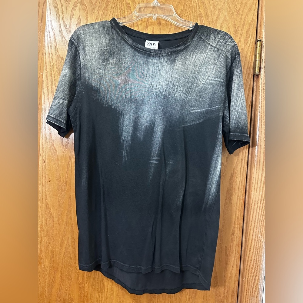 Zara Black Distressed Graphic T-Shirt